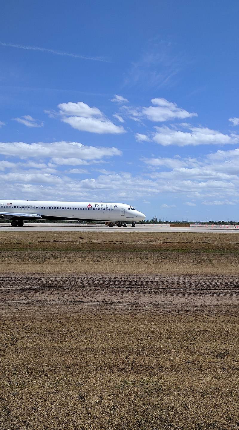 N906DL - Douglas
