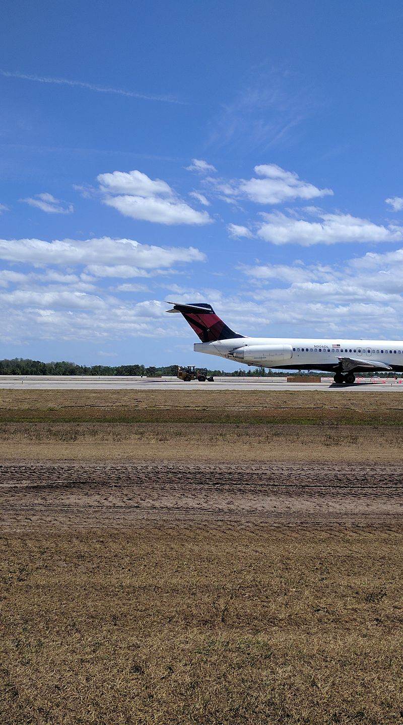 N906DL - Douglas
