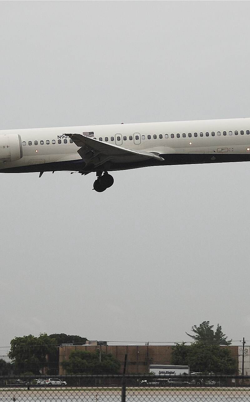 N907DA - Douglas