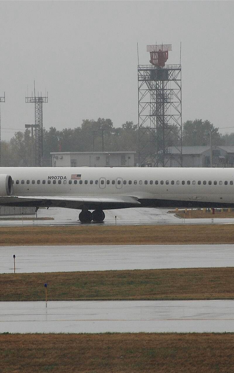 N907DA - Douglas