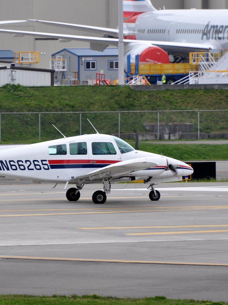 N66265 - Twin-engine aircraft