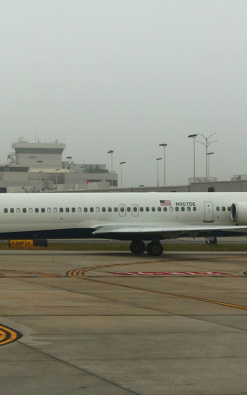 N907DE - Douglas
