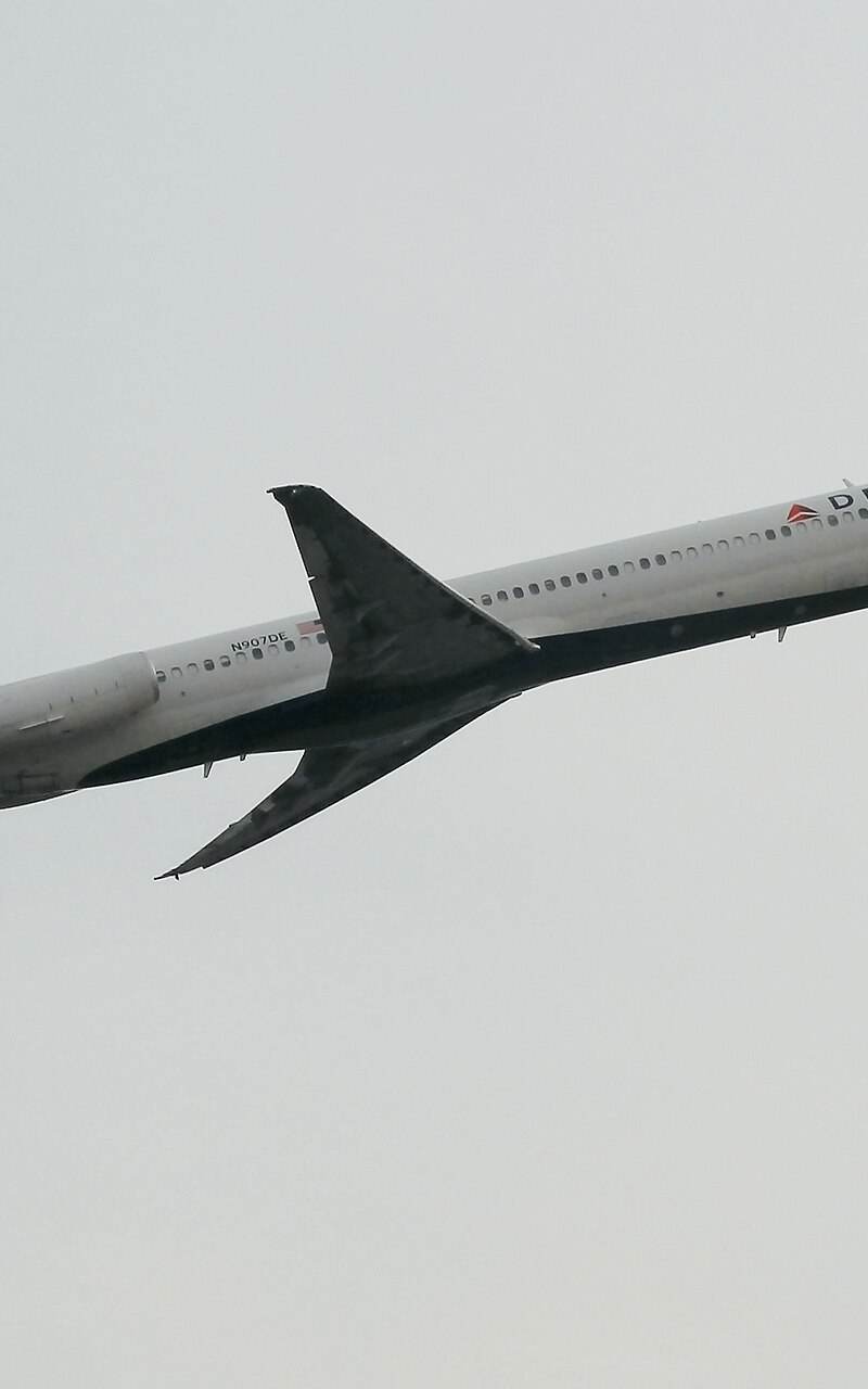 N907DE - Douglas