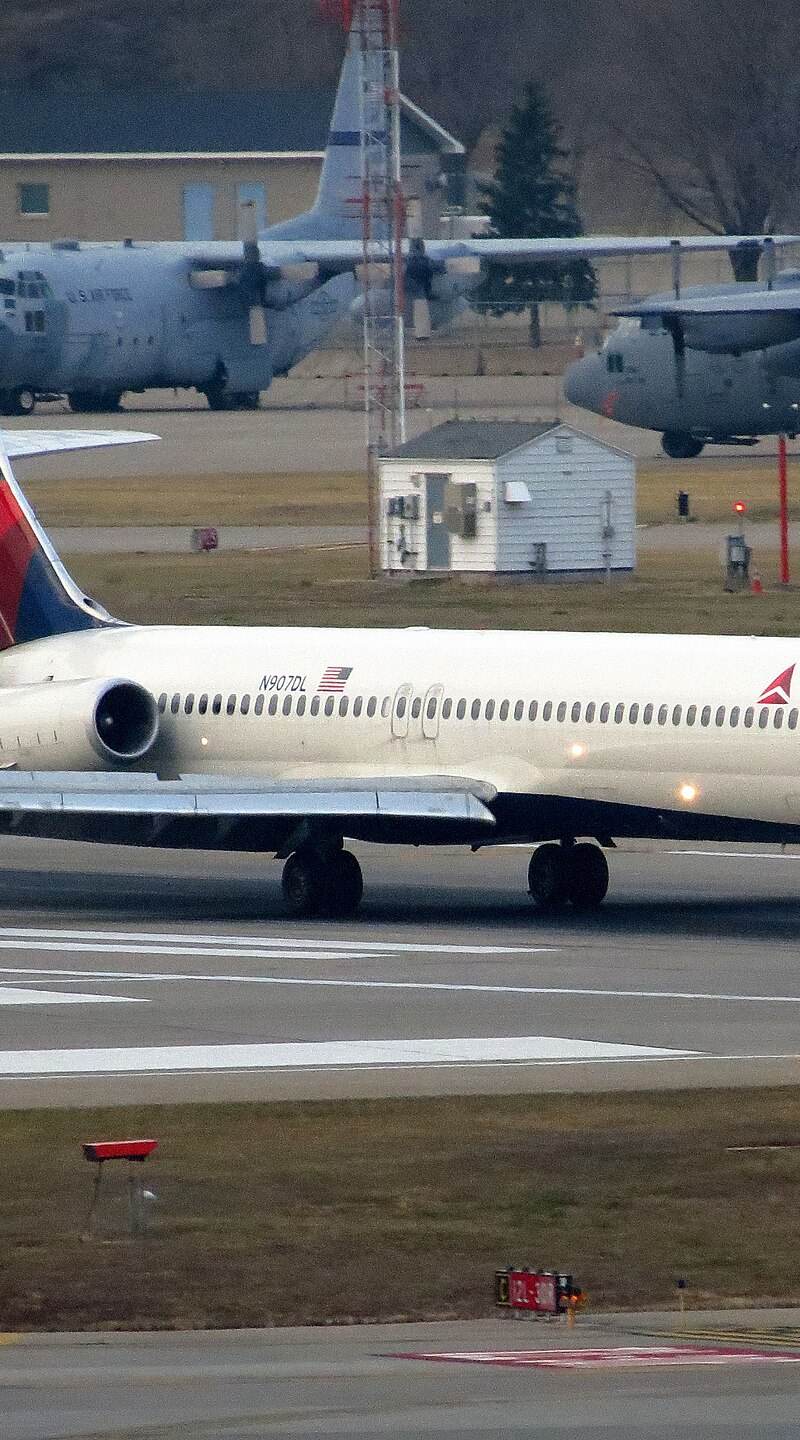 N907DL - Aircraft