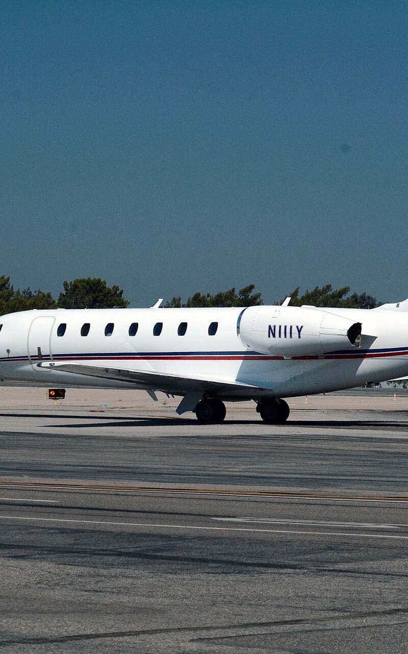 N111Y - Business jet