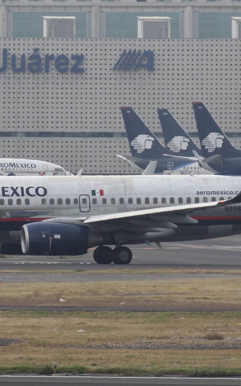 N908AM - Twin-engine aircraft
