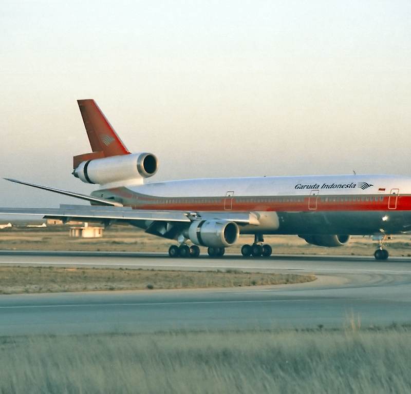 N112WA - Douglas
