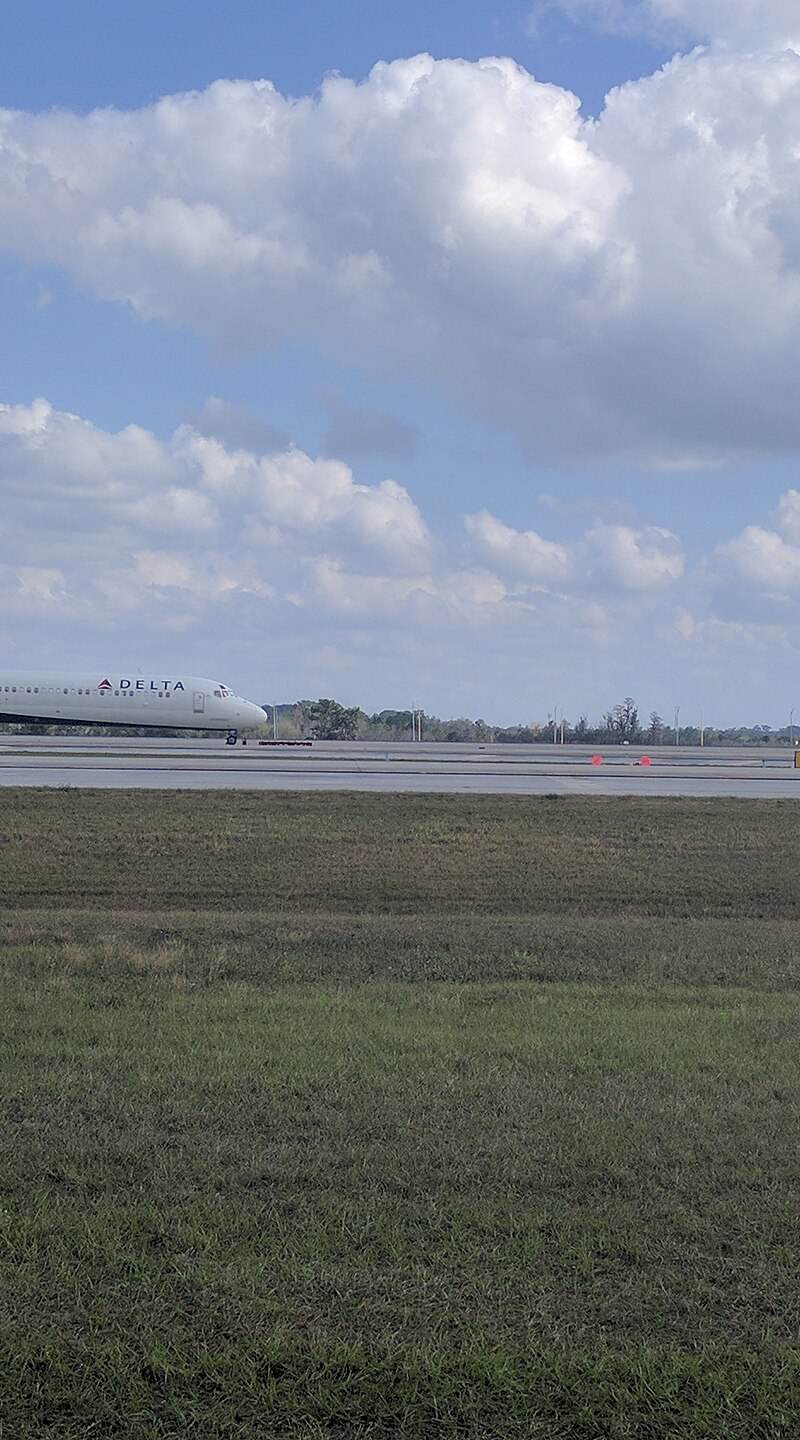 N908DL - Aircraft