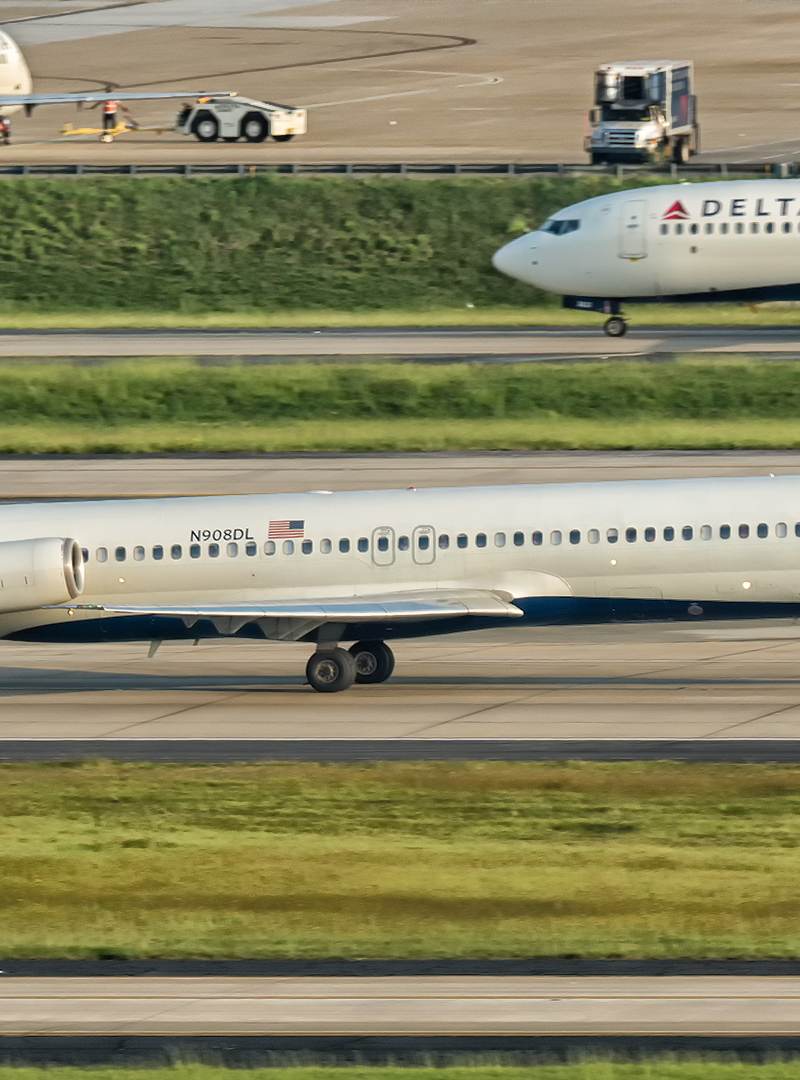 N908DL - Douglas