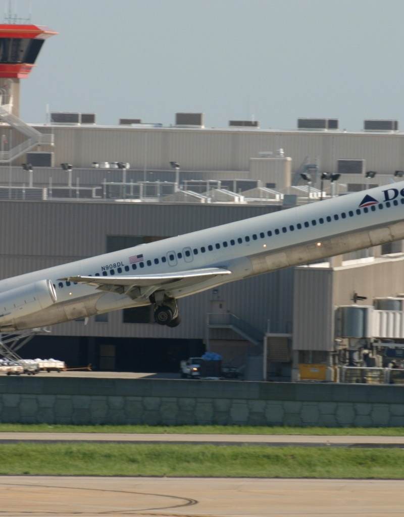 N908DL - Twin-engine aircraft