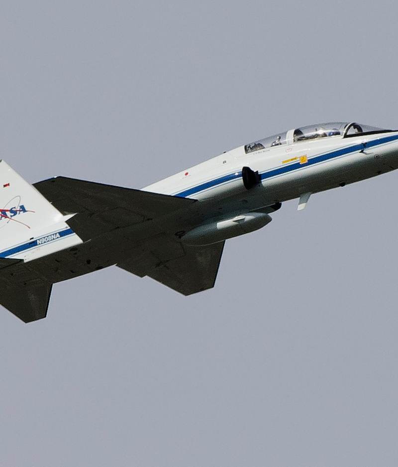 N908NA - Twin-engine aircraft