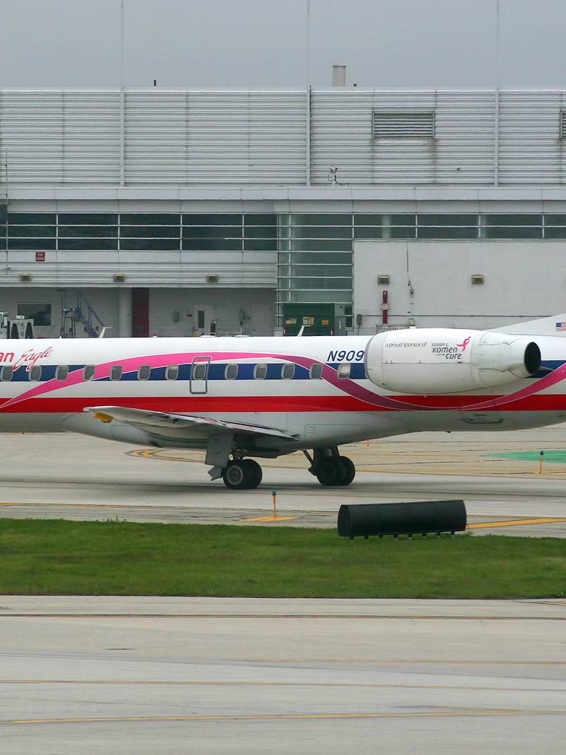 N909AE - Embraer