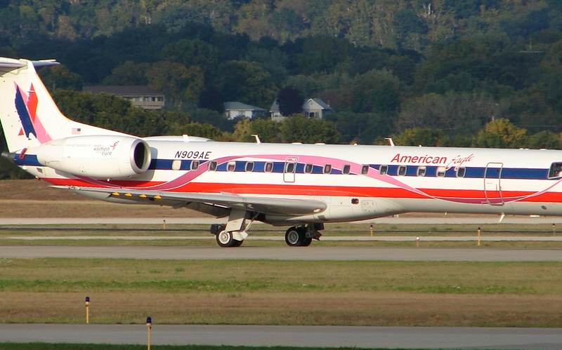 N909AE - Embraer