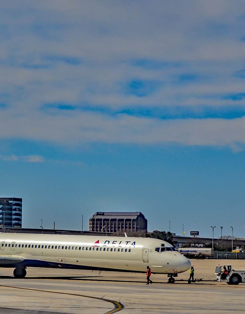 N909DA - Douglas