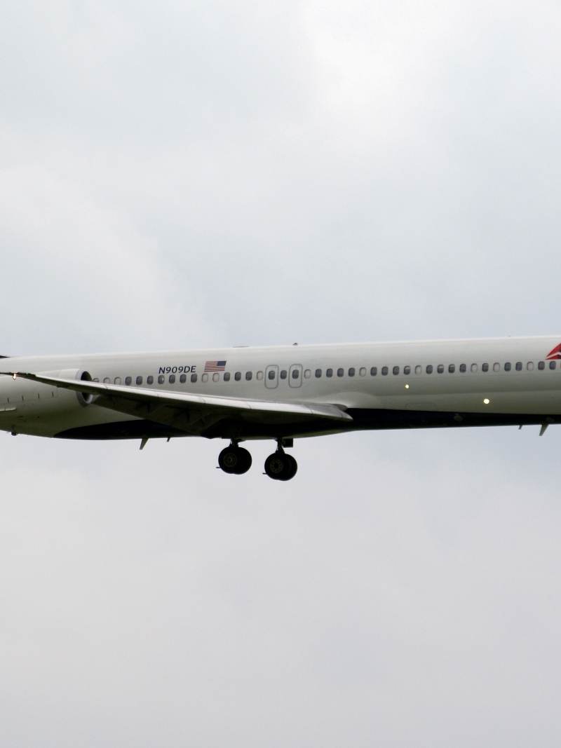 N909DE - Boeing