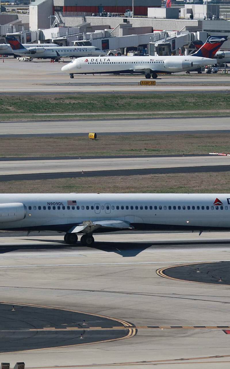 N909DL - Aircraft