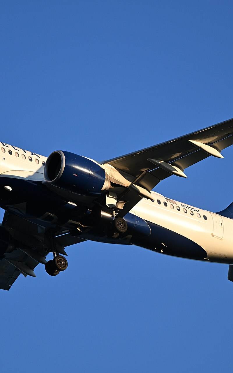 N115DU - Twin-engine aircraft