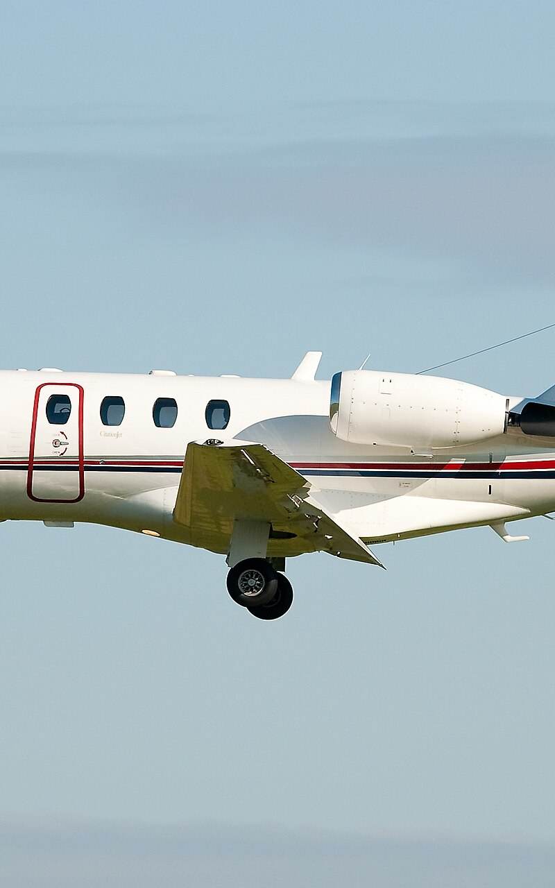 N909M - Business jet