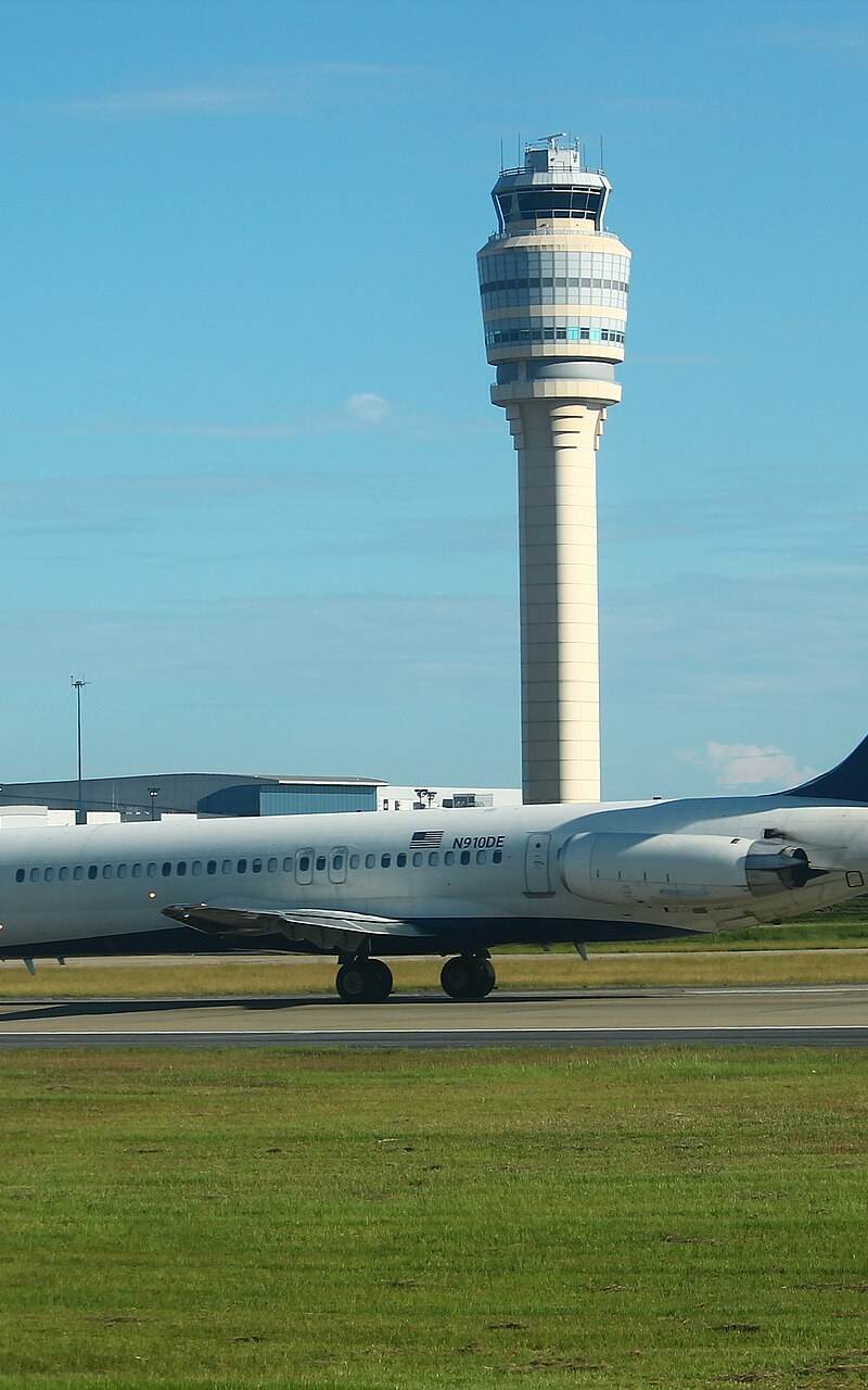 N910DE - Twin-engine aircraft