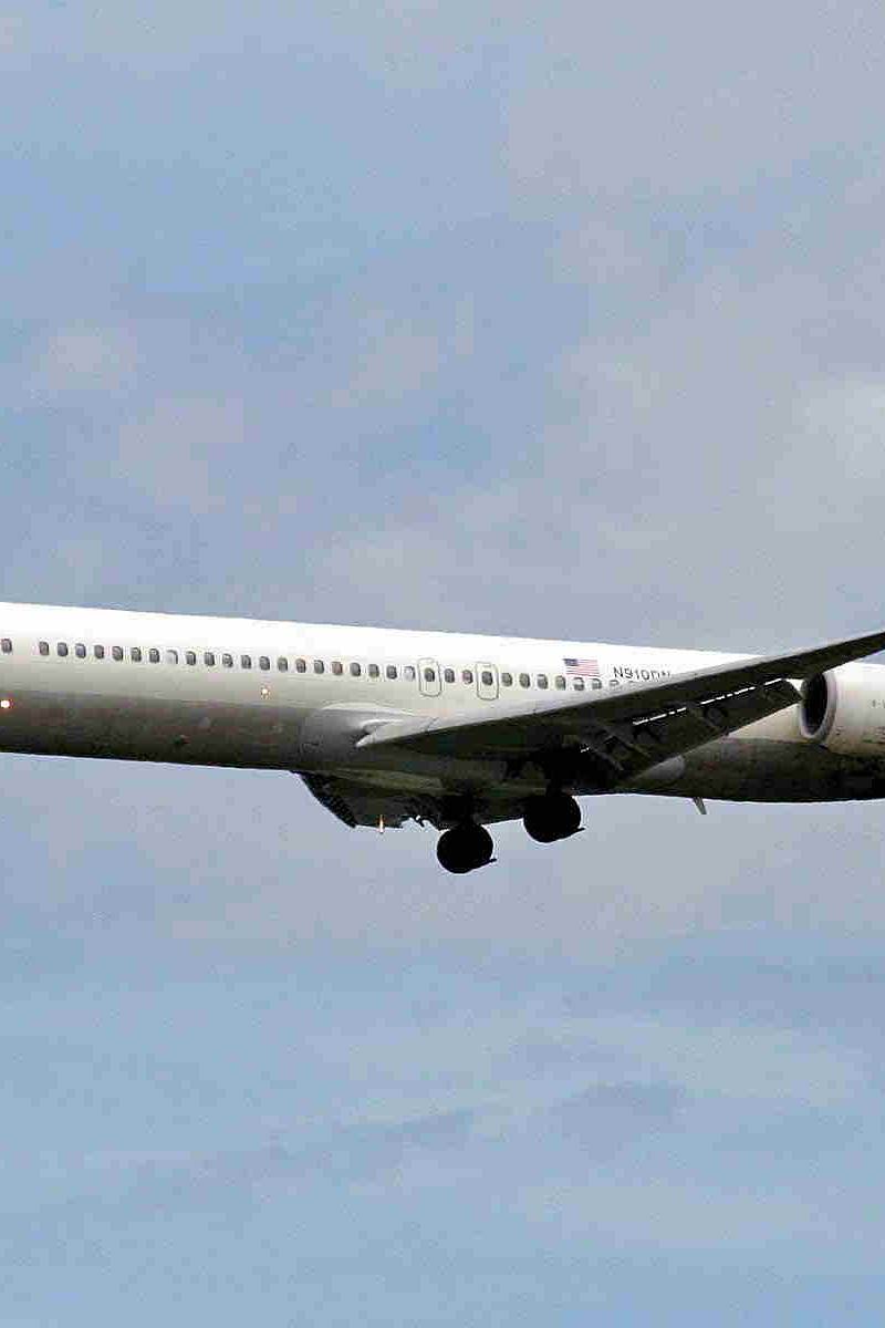 N910DN - Twin-engine aircraft