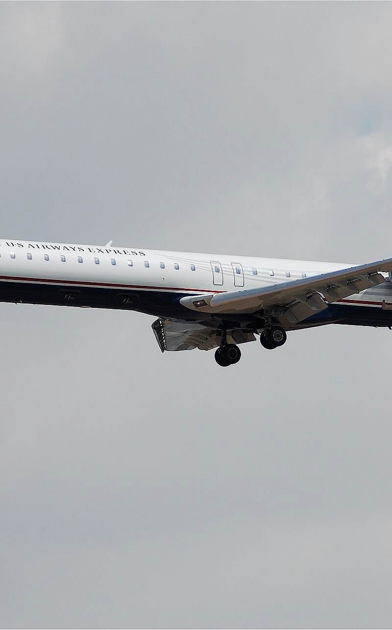 N910FJ - Bombardier
