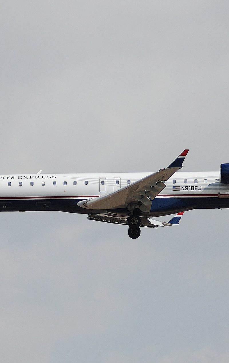N910FJ - Bombardier