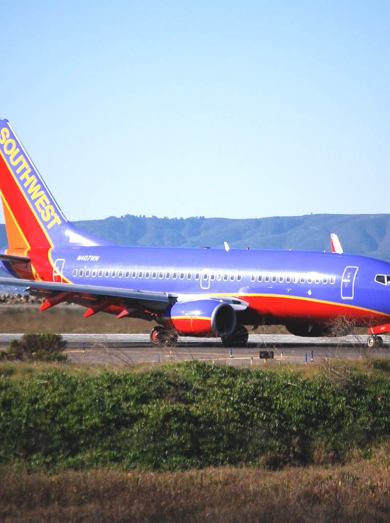 N407WN - Twin-engine aircraft