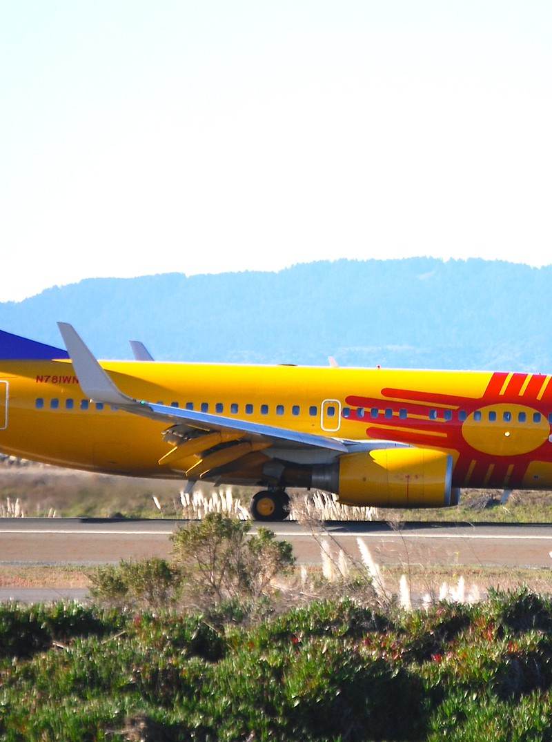 N781WN - Twin-engine aircraft