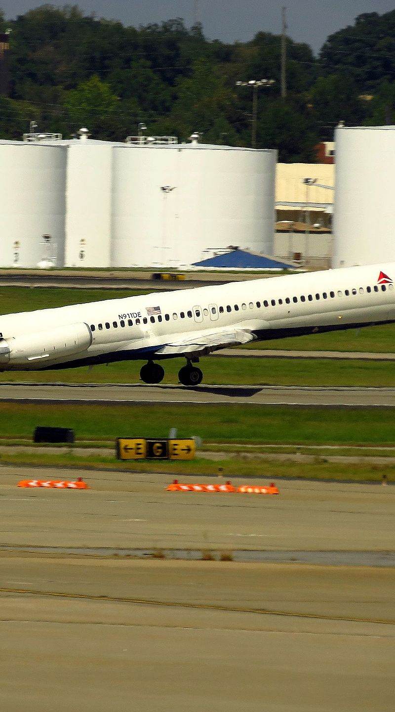 N911DE - Twin-engine aircraft