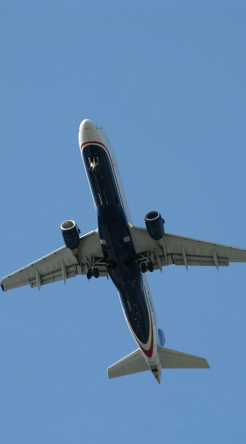 N120HQ - Twin-engine aircraft