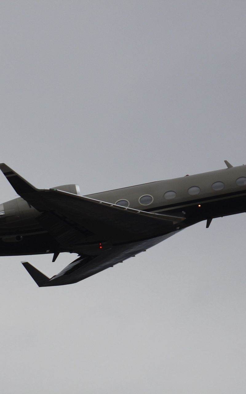 N7UF - Business jet