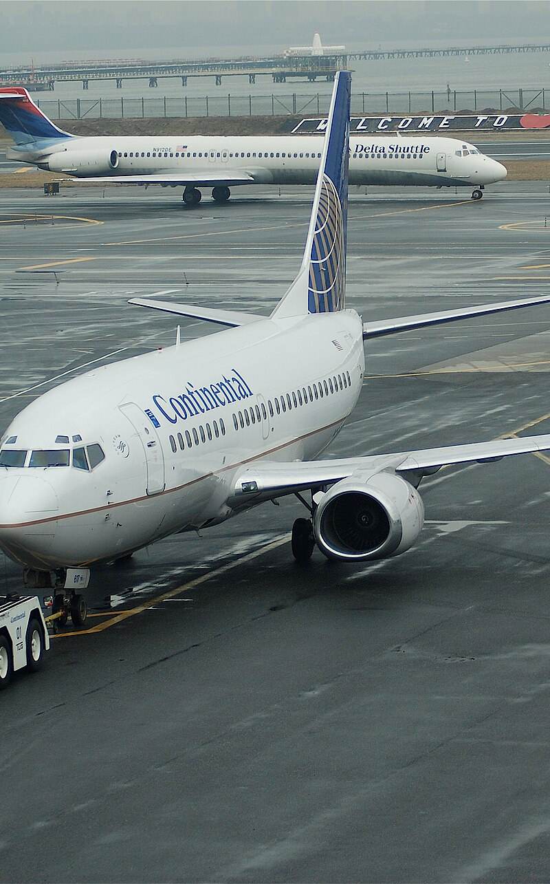 N912DE - Twin-engine aircraft
