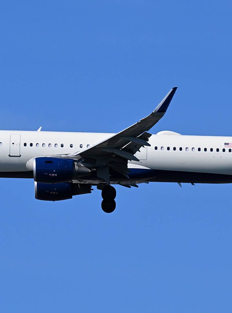 N122DN - Twin-engine aircraft