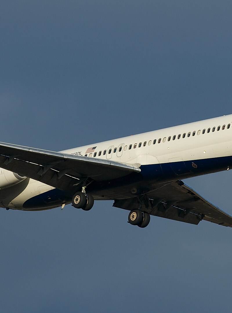 N913DL - Twin-engine aircraft