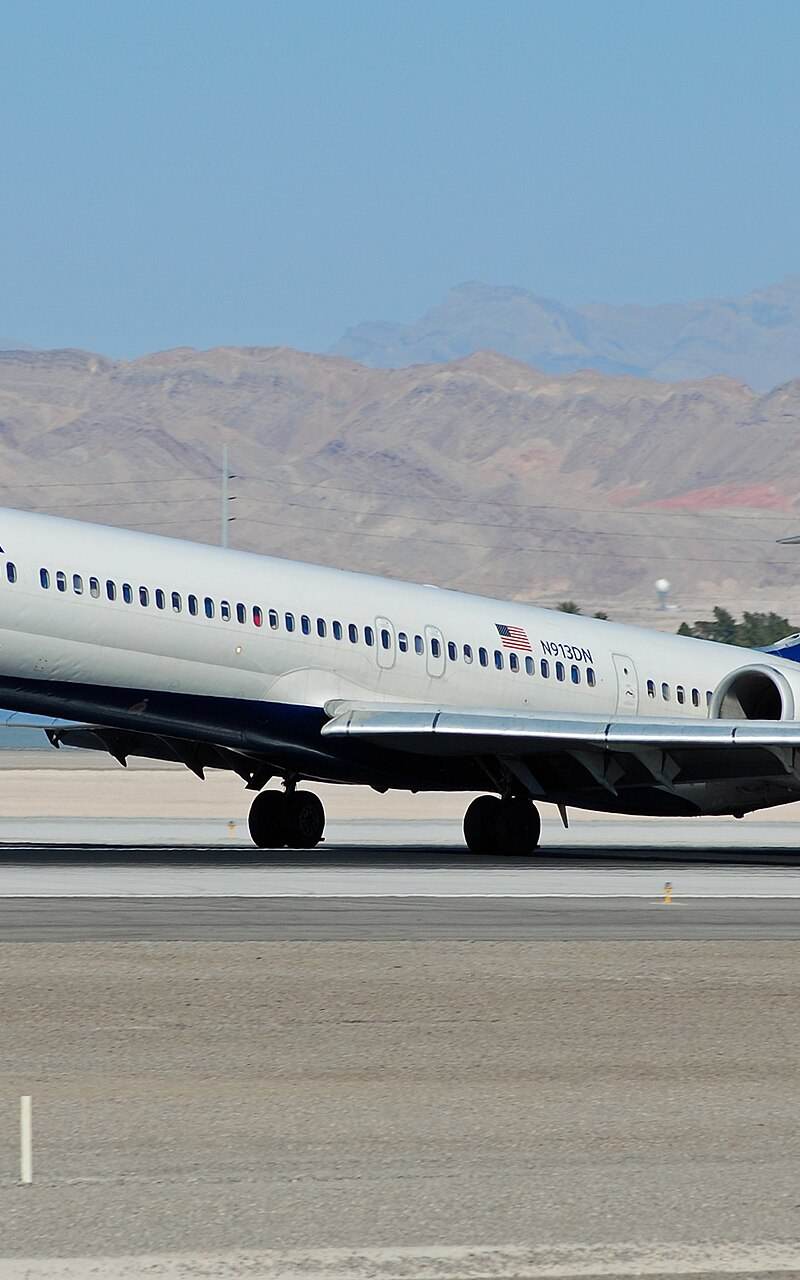 N913DN - Twin-engine aircraft