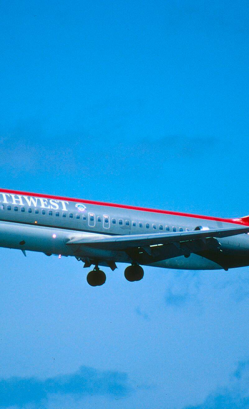 N913RW - Douglas
