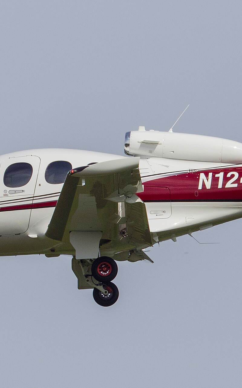 N124MW - Cirrus