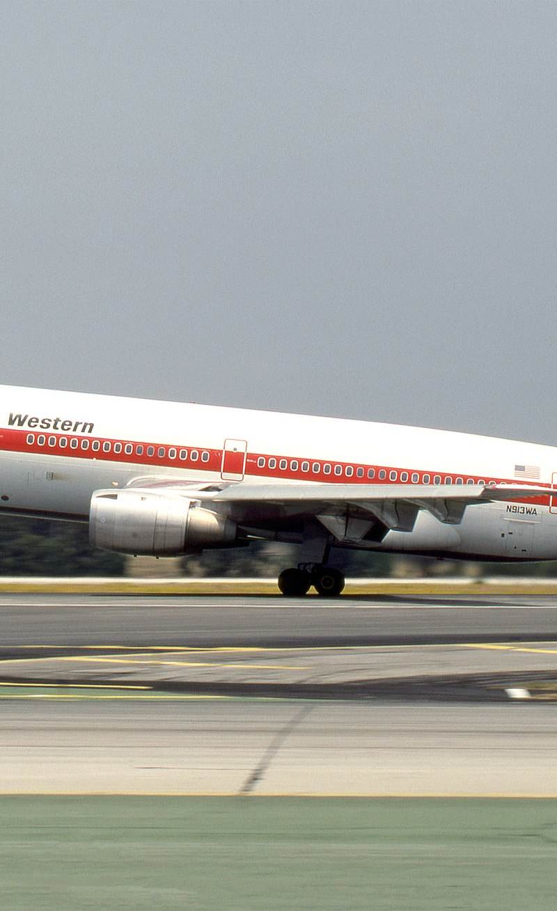 N913WA - Douglas