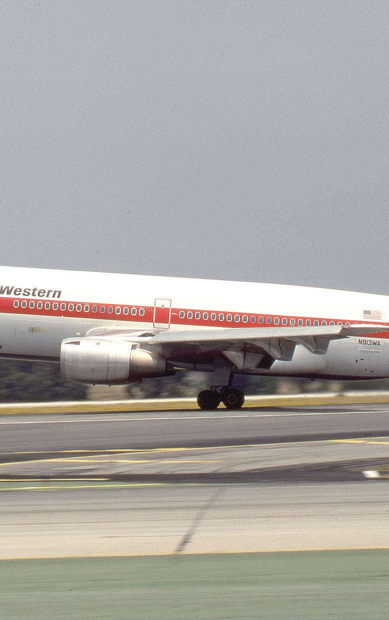 N913WA - Douglas