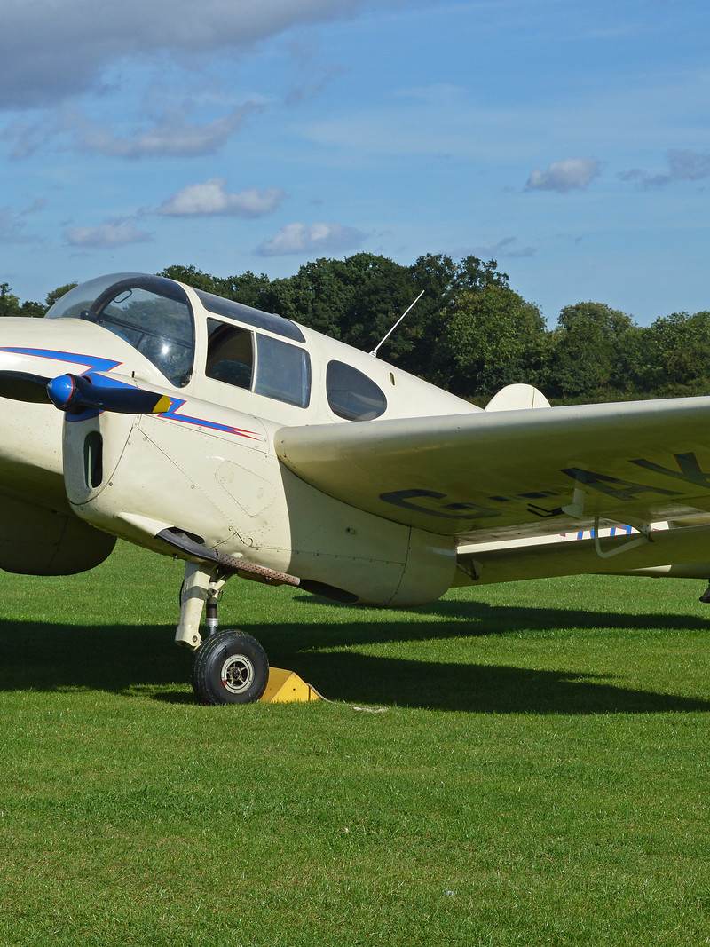 G-AKKH - Twin-engine aircraft