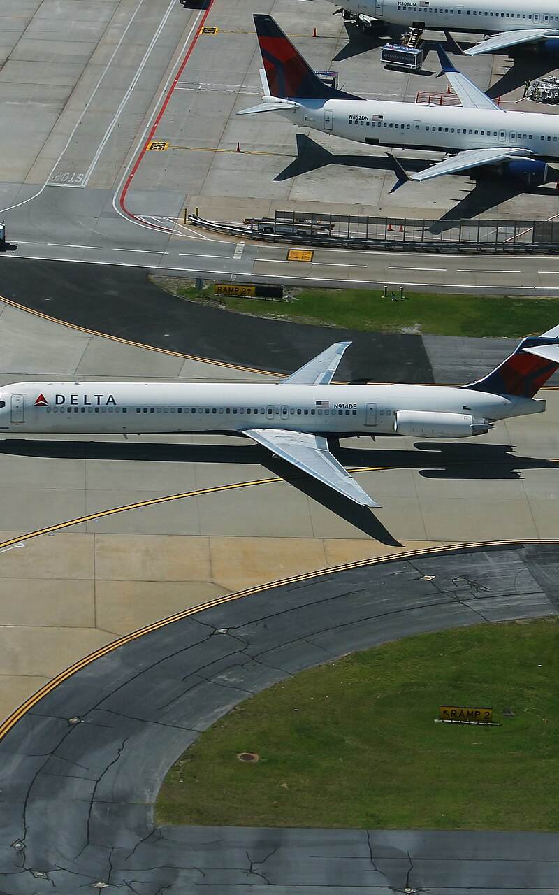 N914DE - Douglas