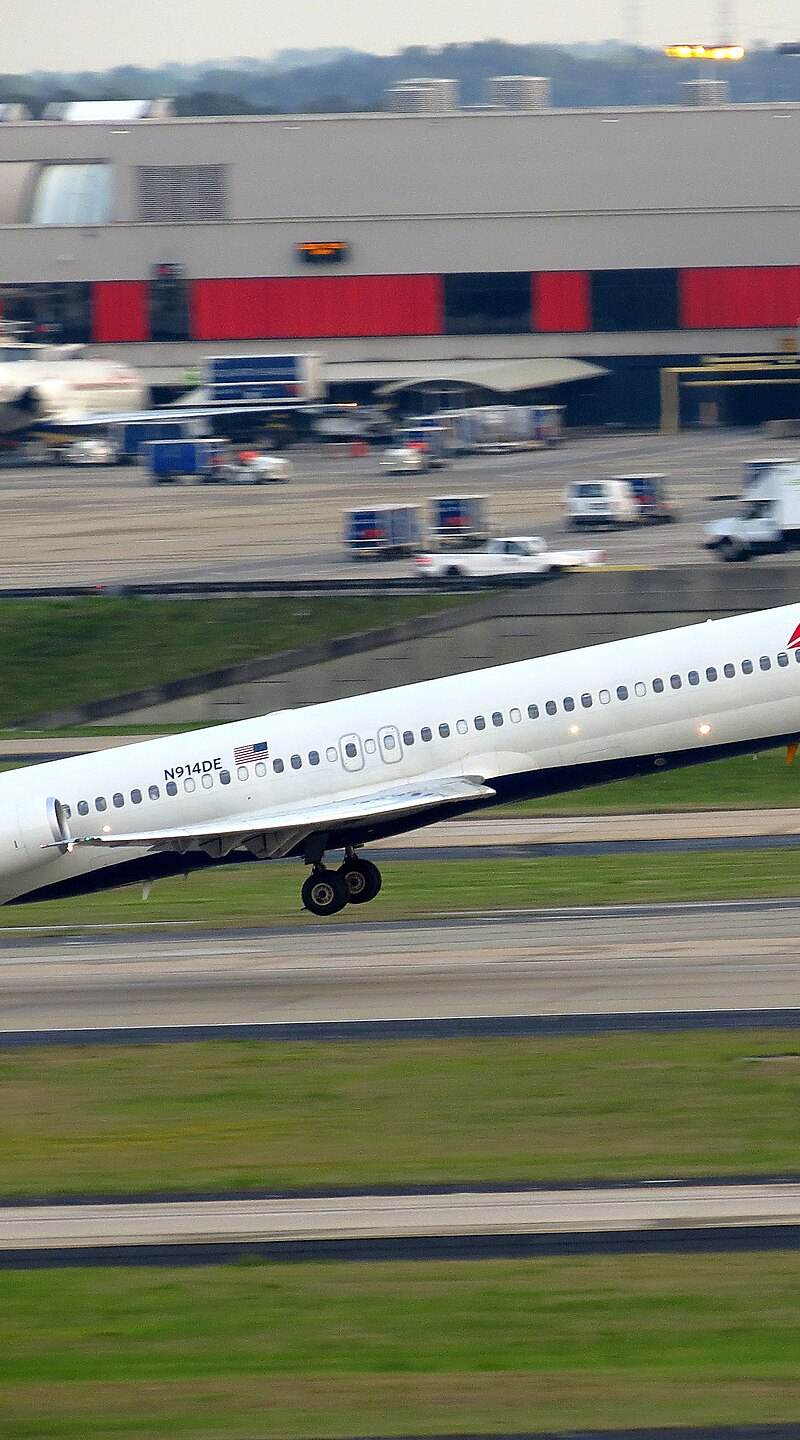 N914DE - Douglas