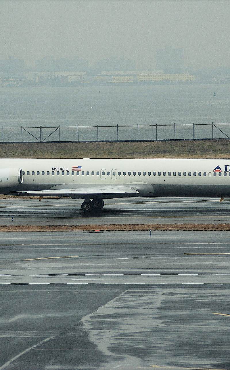 N914DE - Douglas