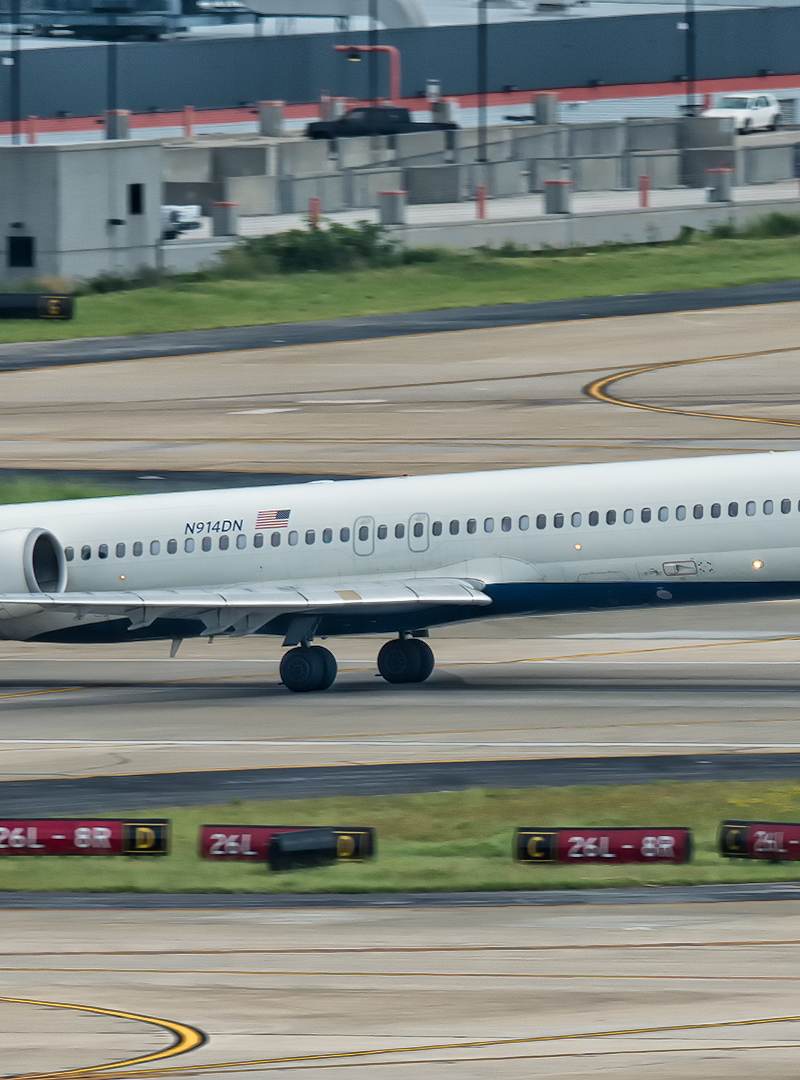 N914DN - Douglas