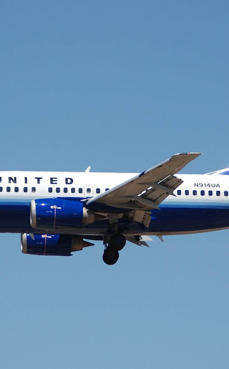 N914UA - Twin-engine aircraft