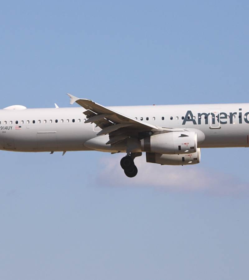 N914UY - Twin-engine aircraft