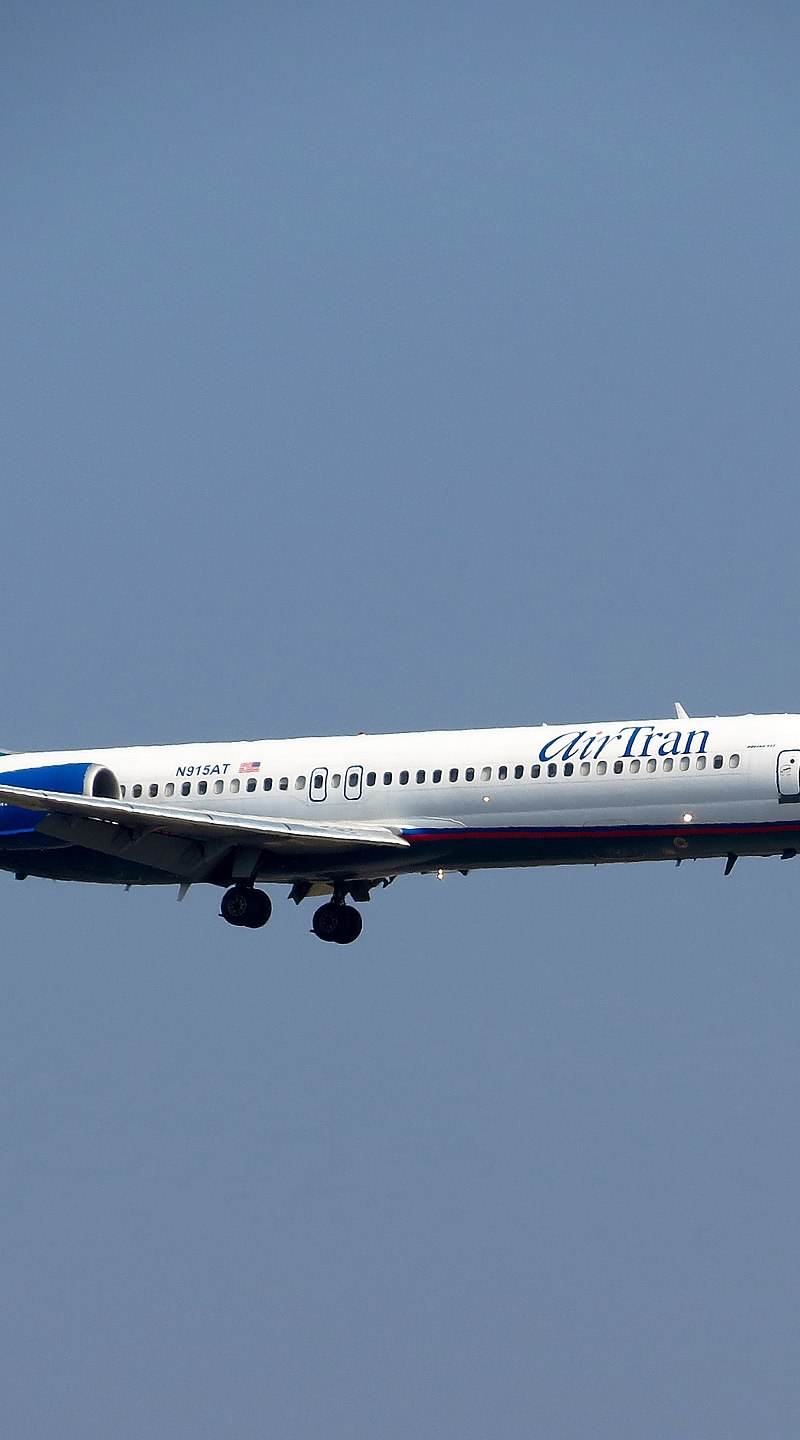 N915AT - Boeing