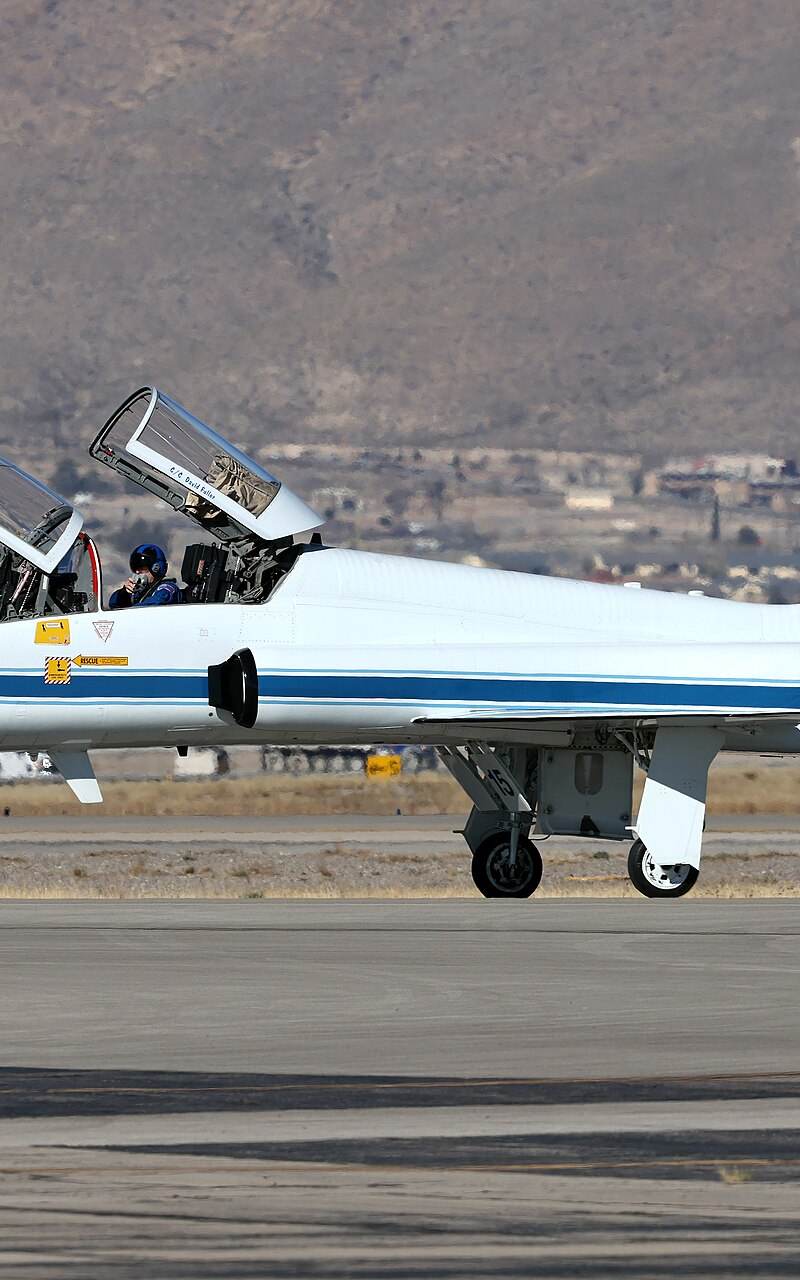 N915NA - Twin-engine aircraft