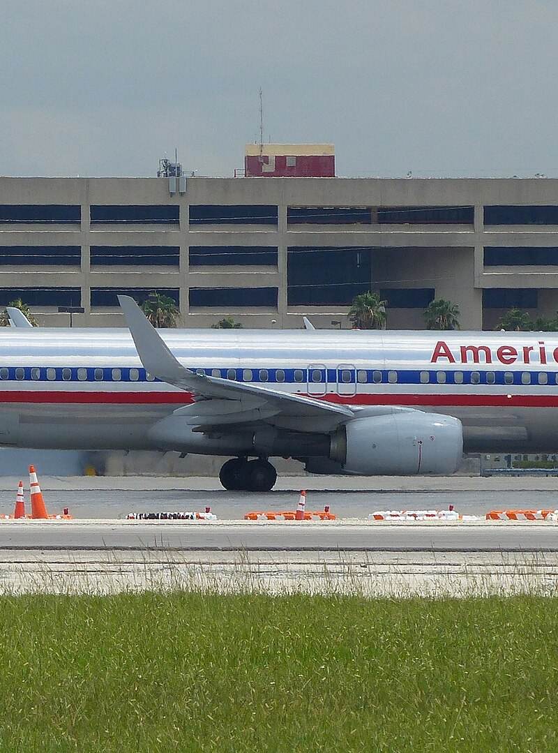 N915NN - Twin-engine aircraft