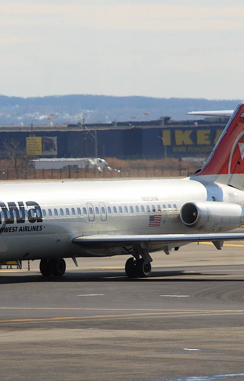 N915RW - Douglas